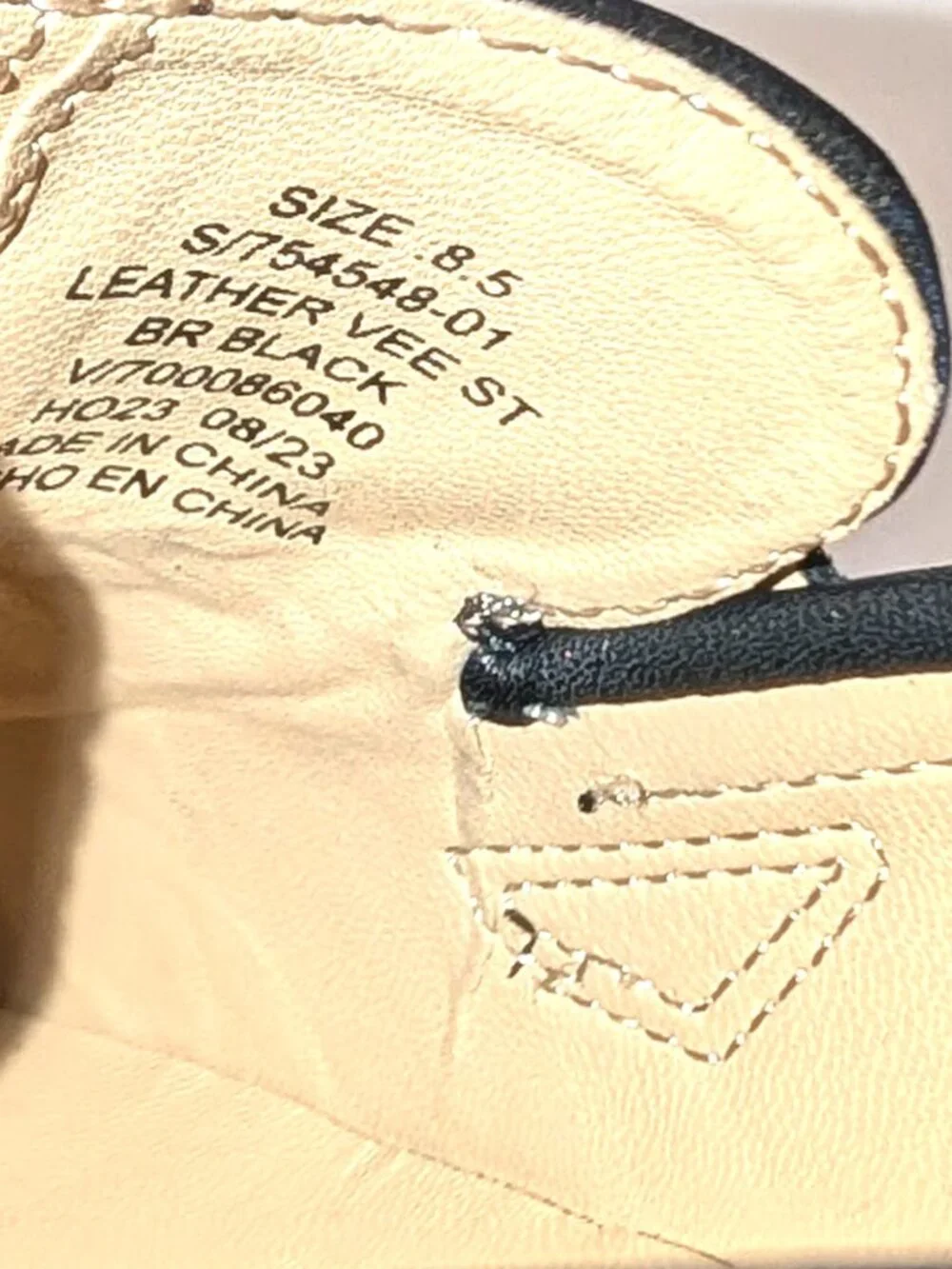 NWOT Banana Republic | Leather Vee Strap Lugg Sole Black Loafers | Size 8.5